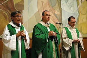 Larquebisbe de Tarragona oficia el canvi de rector de la parròquia de Santa Maria de Cambrils