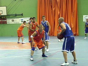 L'equip sènior A del CBC guanya amb claredat el primer partit amistós de la temporada