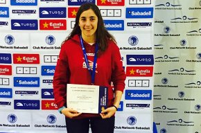 Beatriz Martínez del Cambrils CN es penja el bronze al Campionat de Catalunya de natació 