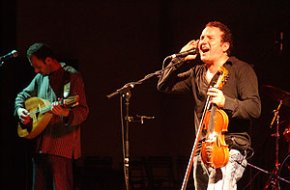 Els sons àrabs i andalusos d'Akim El Sikameia protagonistes de la tercera actuació del Mangrana 2006