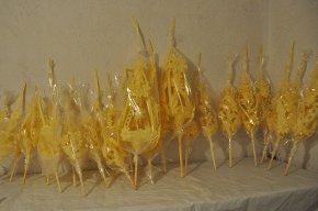 El taller artesanal Nat Olivé enllesteix les palmes i palmons que es beneiran Diumenge de Rams