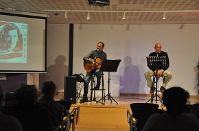 Emotiu homenatge a Montserrat Roig amb el recital poètic i musical de Jaume Calatayud i Vicente Monera