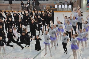 El pavelló viu la festa del Dia Internacional de la Dansa