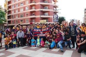 Els culers cambrilencs celebren el títol de Lliga del Barça