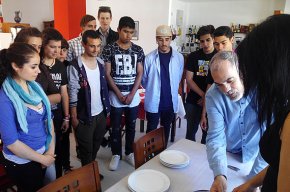 Catorze joves participen en el curs de Serveis de Restaurant al Viver d'Empreses de l'Hospitalet de l'Infant