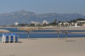 L'empresa Ingesòl es farà càrrec del muntatge i manteniment del mobiliari de les platges