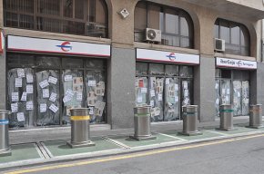 Empastifen els vidres de la sucursal cambrilenca d'Ibercaja