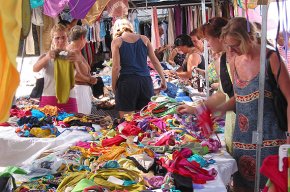 El mercat setmanal de l'Hospitalet de l'Infant canvia part de la seva ubicació