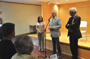 Es presenta el llibre "Records d'escola" en l'acte de cloenda de l'Aula de la Gent Gran