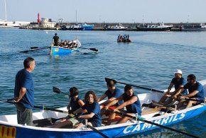 La tripulació Klkokes guanya les Regates Populars de Llaguts al port