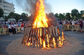 La Flama del Canigó marca l'inici dels actes festius enmig de la reivindicació nacional