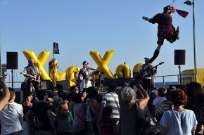 La companyia Xip Xap porta l'espectacle "Pirates de secà" al passeig de les Palmeres