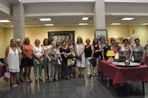 S'inaugura l'exposició "Manualitats fent tertúlia" de l'Associació de Dones l'Alba i l'Associació de Veïns La Parellada