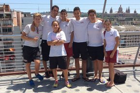Un equip de nedadors infantils del Cambrils Club Natació competeix al campionat de Catalunya d'estiu