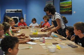 La Biblioteca organitza un taller de xocolata en lactivitat Juguem i llegim