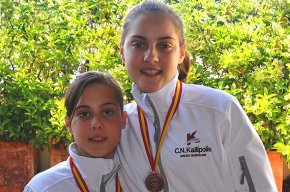 Les cambrilenques Marta i Núria Sáenz de Pablo es fan un lloc al podi del campionat d'Espanya de natació sincronitzada