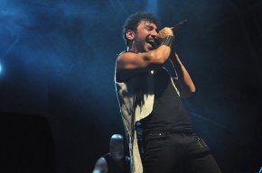 Momo obre el FIMC amb un multitudinari i vibrant concert de tribut a Queen