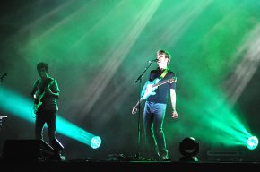 Els Manel omplen el recinte del parc del Pinaret dins la seva gira "Jo competeixo"