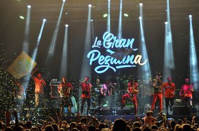 La Gran Pegatina; llum, color i gresca en el quart concert del Festival de Música