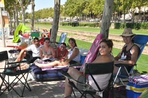 Fans de Sweet California, Malú i Alejandro Sanz comparteixen "zona d'acampada" abans dels concerts