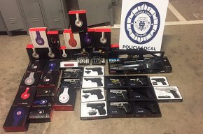 La policia comissa 15 armes de foc que estaven a la venda de forma il·legal en un comerç de Cambrils