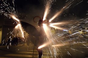La Farnaca participa al correfoc de la Festa Major de la Canonja