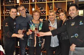 Relleu generacional al restaurant Casa Macarrilla en plena celebració dels seus 50 anys