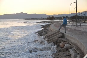 El temporal de mar del passat cap de setmana deixa el seu rastre al litoral cambrilenc