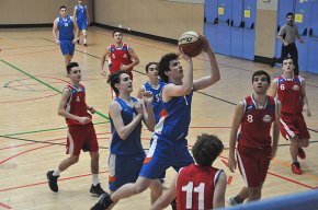Treballada victòria del CB Cambrils júnior A a la difícil pista del Bàsquet Samà Vilanova