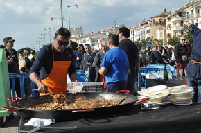 La galerada popular al port, activitat estrella de les Jornades de la Galera