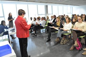 Alumnes del Servei Local de Català celebren el Dia Internacional de la Poesia
