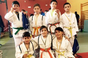 Nou medalles d'or, dues d'argent i tres de bronze per als judokes cambrilencs al campionat de lluita de peu del Dojo Tarraco