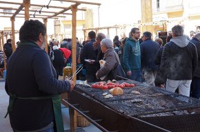 Se serveixen prop d'un miler de tastets a la primera Diada de les Jornades gastronòmiques dinterior 