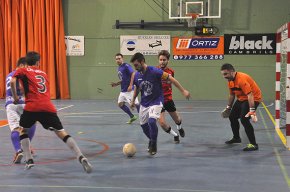 El CFS Laguna empata a la pista del Tortosa i segueix líder del grup