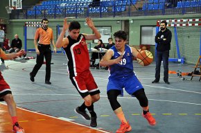 Derrota del CB Cambrils júnior A davant el Nou Bàsquet Olesa en un partit marcat pel desencert en el tir