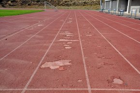 L'Ajuntament estudiarà la possibilitat de reparar la pista d'atletisme de cara a l'any vinent
