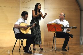 Èxit absolut del fado dElsa Casanova que omple la Cripta de sons portuguesos