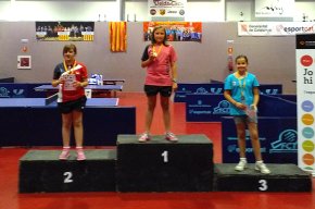 Fiona Aimé guanya el campionat escolar de Catalunya de tennis taula