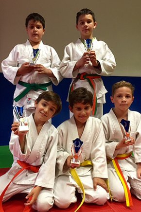 Una medalla d'or, una d'argent i tres de bronze al campionat de Catalunya benjamí i aleví de judo