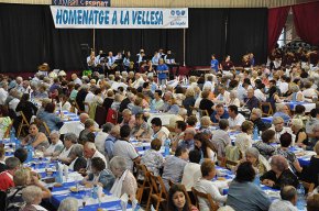 Unes 800 persones participen a l'Homenatge a la Vellesa en la seva 60a edició
