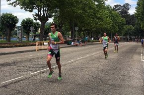 Desena posició del cambrilenc Òscar Martínez al campionat d'Espanya de triatló per a clubs