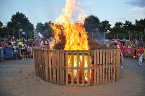 La Flama del Canigó arriba, un any més, a Cambrils 
