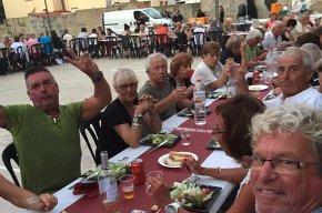 Els veïns del barri de la Llosa celebren la seva revetlla de Sant Joan