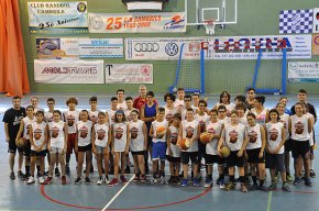 L'exjugador Román Montañez visita el campus de tecnificació del Club Bàsquet Cambrils