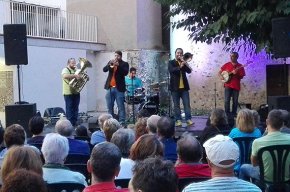 La Stromboli Jazz Band estrena el pati de la Torre del Llimó com espai musical
