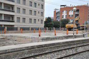 S'enderroca el magatzem de mercaderies en desús de l'estació del tren