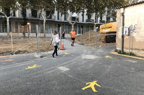 Es posa en marxa la passarel·la de vianants provisional entre l'Eixample i la Pallissa