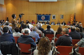 Un ple marcat per la moció contra el 155 i el pas de tres regidors de l'NMC a no adscrits