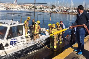 Es realitza un simulacre dincendi a la benzinera del Club Nàutic