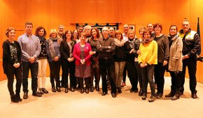 LAjuntament de Cambrils homenatja a una treballadora que sha jubilat enguany 